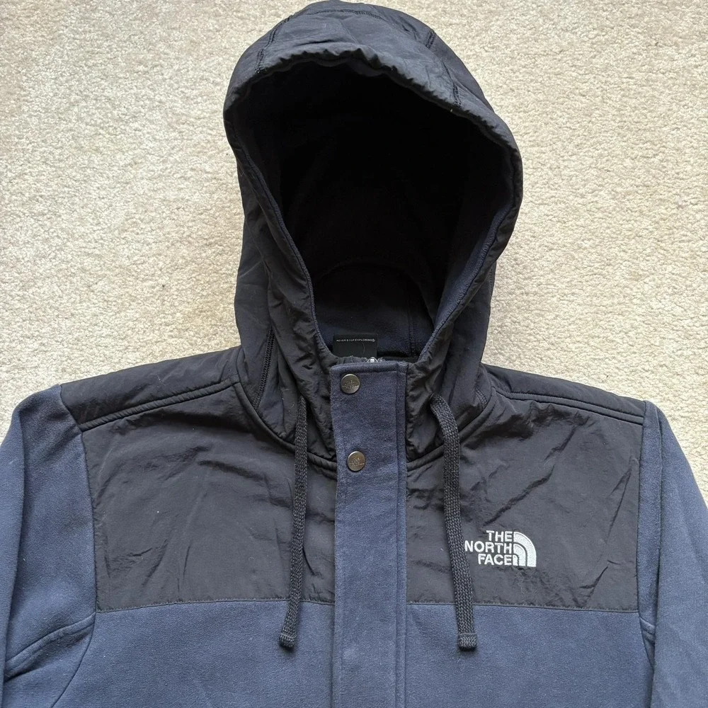 The North‎ Face Jacket Mens Medium Navy Black Hooded Zip Snap Fleece Pockets